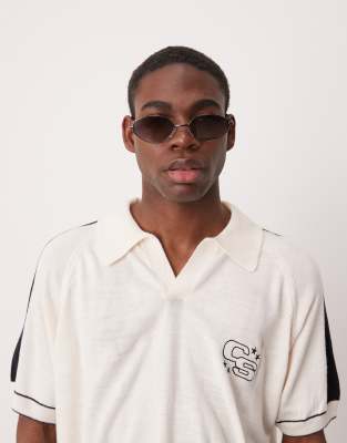 Gafas de sol gris plomo ovaladas en ángulo con lentes grises ahumadas degradadas de ASOS DESIGN - view 1