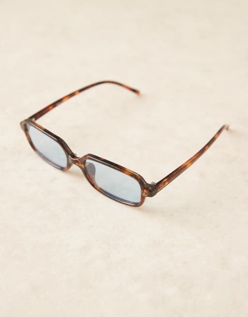 Gafas de sol marrón efecto carey rectangulares estrechas con lentes azules de ASOS DESIGN, 2 de 3