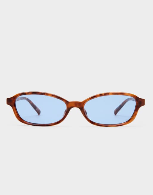 Gafas de sol marrón efecto carey rectangulares estrechas con lentes azules tintadas Honey Pot de Le Specs , 2 de 3