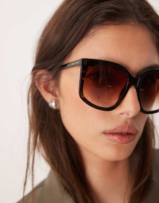 Gafas de sol marrón Havana efecto carey cuadradas de Marc Jacobs, 3 de 3