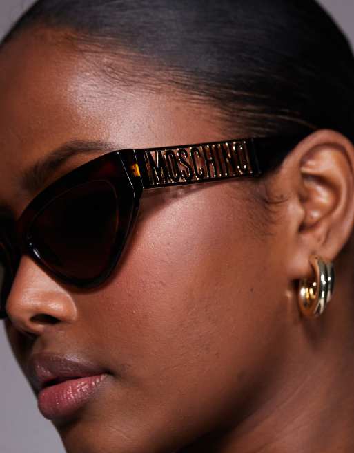 Gafas de sol marrón Havana efecto carey estilo ojos de gato de Moschino, 2 de 3
