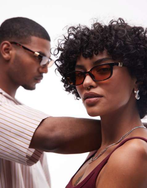 Gafas de sol marrón oscuro efecto carey con montura estrecha rectangular y lentes ámbar Confidential de Le Specs - view 1