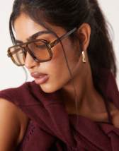Gafas de sol efecto carey de estilo aviador con lentes azules de ASOS DESIGN
