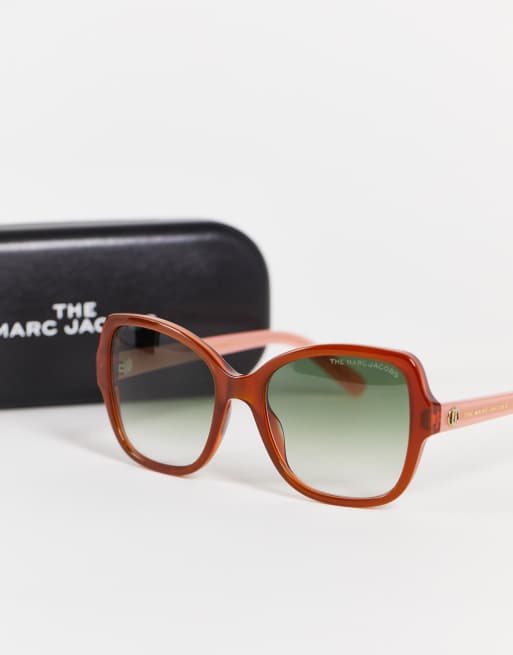 Gafas de sol marrones y rosas con montura cuadrada extragrande 555/S de Marc Jacobs, 4 de 4