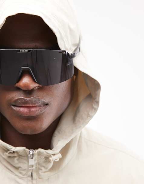 Gafas de sol negras con lentes grises y detalle de estilo visor Ducati de Carrera - view 1