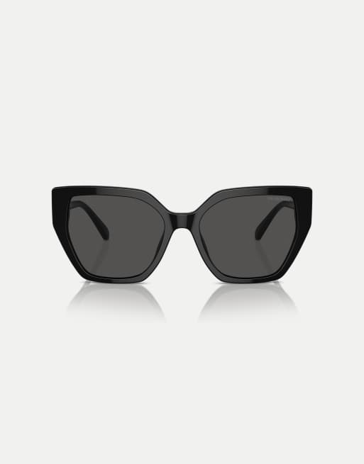 Gafas de sol negras con montura irregular y lentes grises de Swarovski, 3 de 3