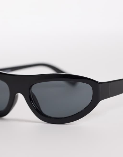 Gafas de sol negras con puente plano y lentes ahumadas de ASOS DESIGN, 2 de 3