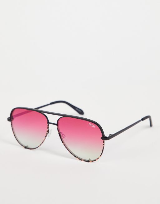 Gafas de sol negras de estilo aviador con lentes coral High Key de Quay 