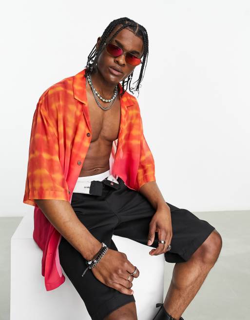 Gafas de sol negras estilo aviador estrechas con lentes rosas efecto espejo de ASOS DESIGN , 4 de 4