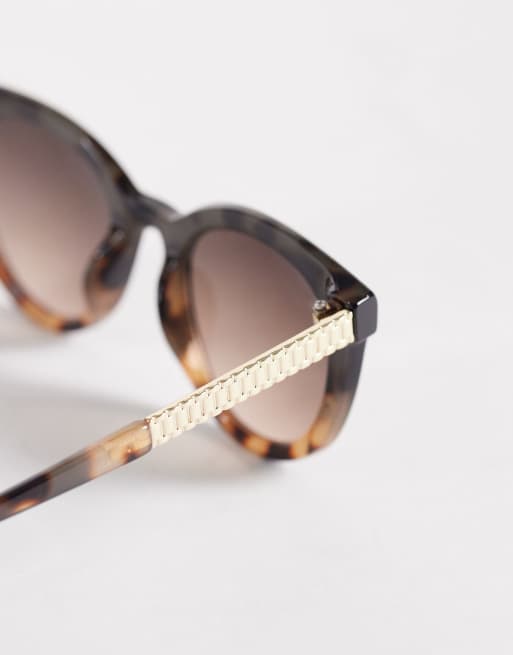 Gafas de sol negras y carey redondas con lentes marrones de Jeepers Peepers, 2 de 3