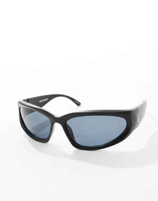 Gafas de sol negro mate con diseño deportivo envolvente de Jack & Jones, 2 de 4