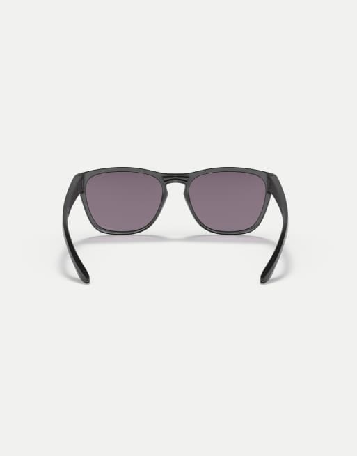 Gafas de sol negro mate con montura cuadrada y lentes grises Manorburn de Oakley, 2 de 4