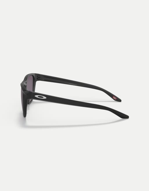 Gafas de sol negro mate con montura cuadrada y lentes grises Manorburn de Oakley, 4 de 4