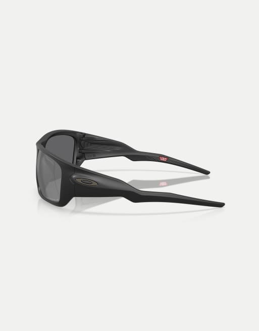 Gafas de sol negro mate con montura rectangular y lentes negras polarizadas efecto espejo Masseter de Oakley, 4 de 4