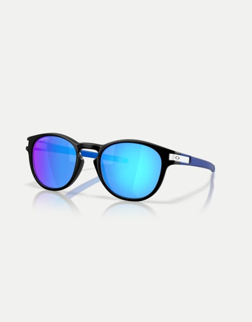 Gafas de sol negro mate redondas con lentes azules efecto espejo Latch™ Fathom Collection de Oakley, 3 de 4