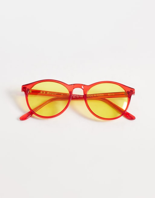 Gafas de sol rojas redondeadas con lentes tintadas amarillas Grad School de AJ Morgan, 3 de 3