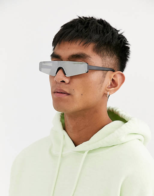 Gafas estilo visera con montura de plástico negro con lentes de