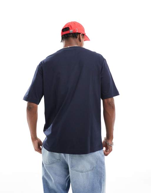GANT – 75th Anniversary Capsule – Marinblå t-shirt med ficka och 1949-logga, 2 av 4
