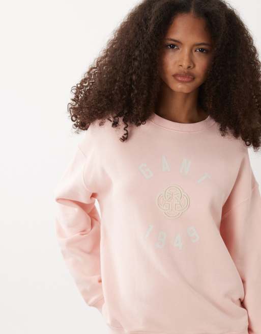 GANT – Aprikosrosa, figurnära sweatshirt med vintagelogga framtill