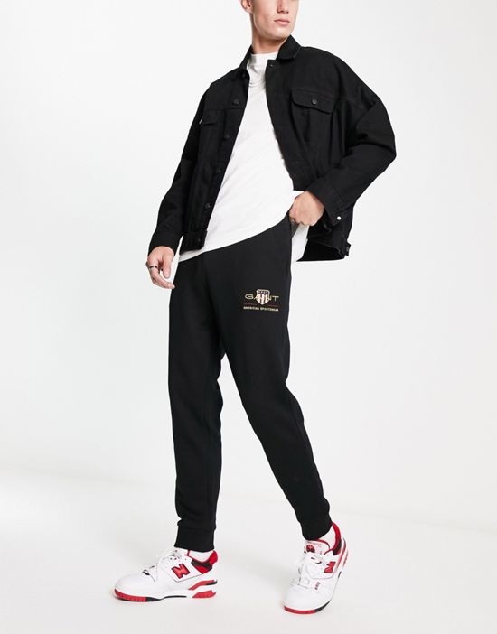 https://images.asos-media.com/products/gant-archive-shield-logo-cuffed-sweat-sweatpants-in-black/203607799-2?$n_550w$&wid=550&fit=constrain