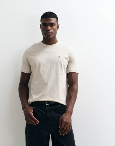 Gant – Beige t-shirt i regular fit med sköldlogga och korta ärmar - view 1