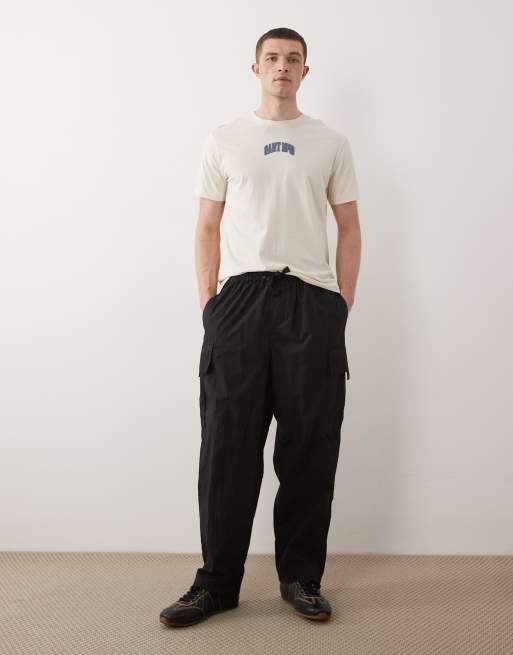 GANT Central varsity chest logo t-shirt in Cream, 2 of 5