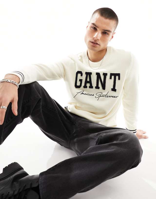 Gant - collegiate logo relaxed fit cotton knit jumper in cream