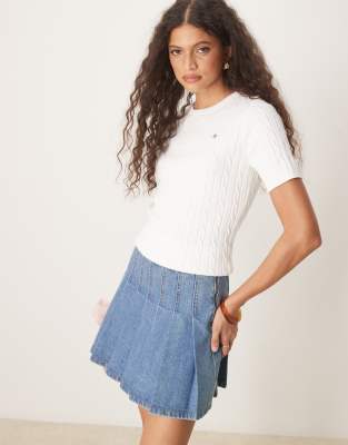 cotton cable knit short sleeve logo sweater in white
