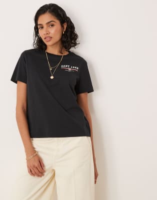 GANT – Czarny T-shirt z małym logo - view 1