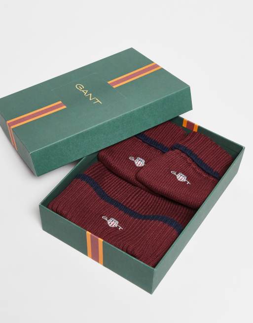 GANT – Essential – Strickmütze und Handschuhe in Rot mit Wappenlogo, Geschenkset, 2 von 3