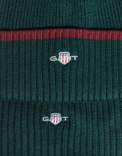 GANT – Essential – Strickmütze und Schal in Grün mit Wappenlogo, Geschenkset, 2 von 3