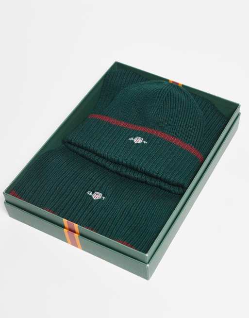 GANT – Essential – Strickmütze und Schal in Grün mit Wappenlogo, Geschenkset, 3 von 3