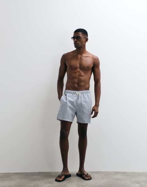 GANT – Gestreifte Seersucker-Badeshorts in Vintage-Blau, 2 von 5