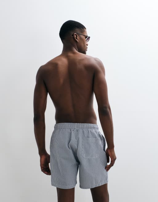 GANT – Gestreifte Seersucker-Badeshorts in Vintage-Blau, 4 von 5