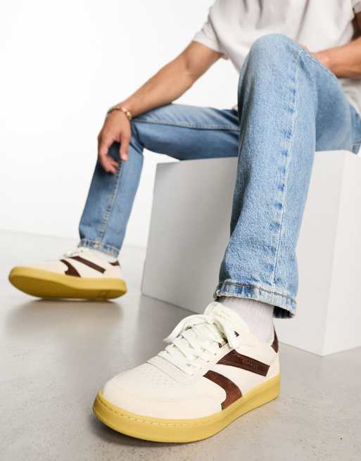 GANT - Goodpal - Sneakers in crèmekleurig suède met rubberen zool en logo