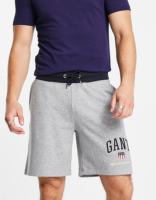 GANT – Gråmelerade sweatshorts med kontrastfärgat midjeband med vapensköldslogga i retrostil