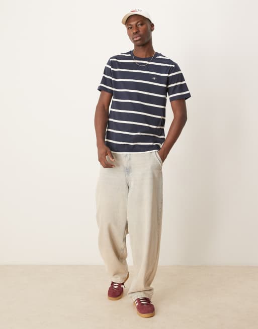 GANT – Granatowy T-shirt w paski z logo z tarczą, 3 z 4