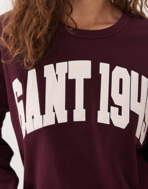GANT graphic logo crew neck sweatshirt in burgundy, 3 of 4
