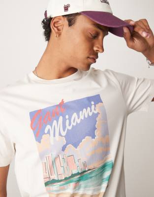 graphic t-shirt in cream-White