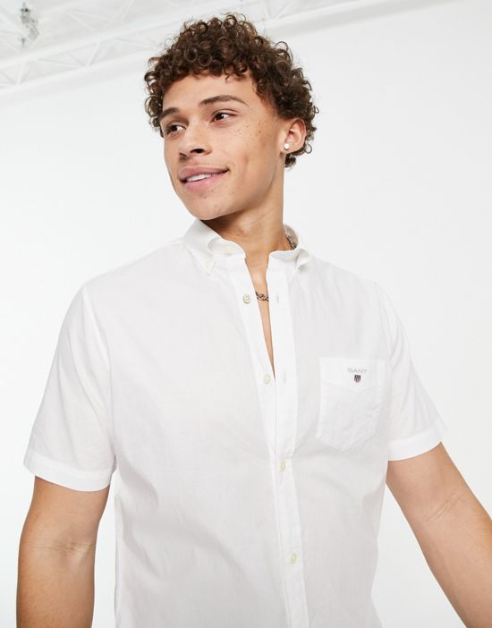 https://images.asos-media.com/products/gant-icon-logo-regular-fit-short-sleeve-broadcloth-oxford-shirt-in-white/202070919-2?$n_550w$&wid=550&fit=constrain