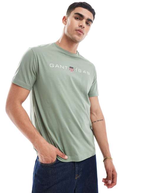 GANT – Jasnozielony T-shirt z haftowanym logo z tarczą