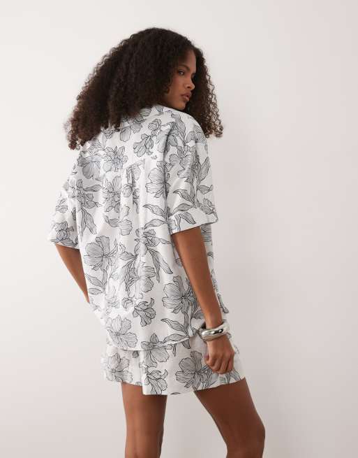 GANT – Kastiges Hemd aus Leinenmix in Weiß mit Blumenmuster, 4 von 4
