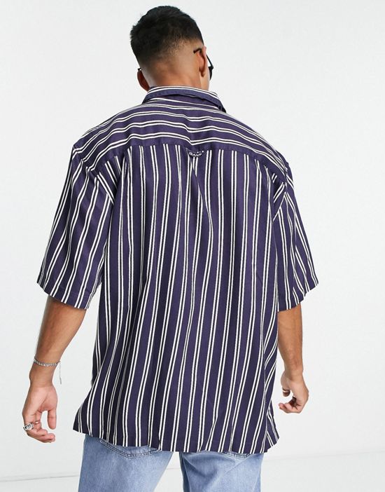 https://images.asos-media.com/products/gant-lyocell-stripe-short-sleeve-camp-shirt-in-navy/202073248-3?$n_550w$&wid=550&fit=constrain