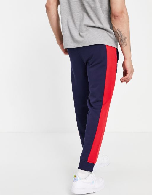 GANT - Marineblå/røde joggingbukser med tætsiddende buksekant og retro logo-skjold, 2 af 4