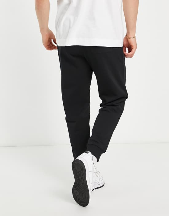 https://images.asos-media.com/products/gant-original-logo-cuffed-sweatpants-in-black/202071605-2?$n_550w$&wid=550&fit=constrain