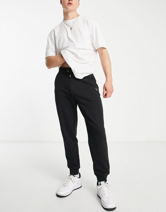 https://images.asos-media.com/products/gant-original-logo-cuffed-sweatpants-in-black/202071605-3?$n_550w$&wid=550&fit=constrain