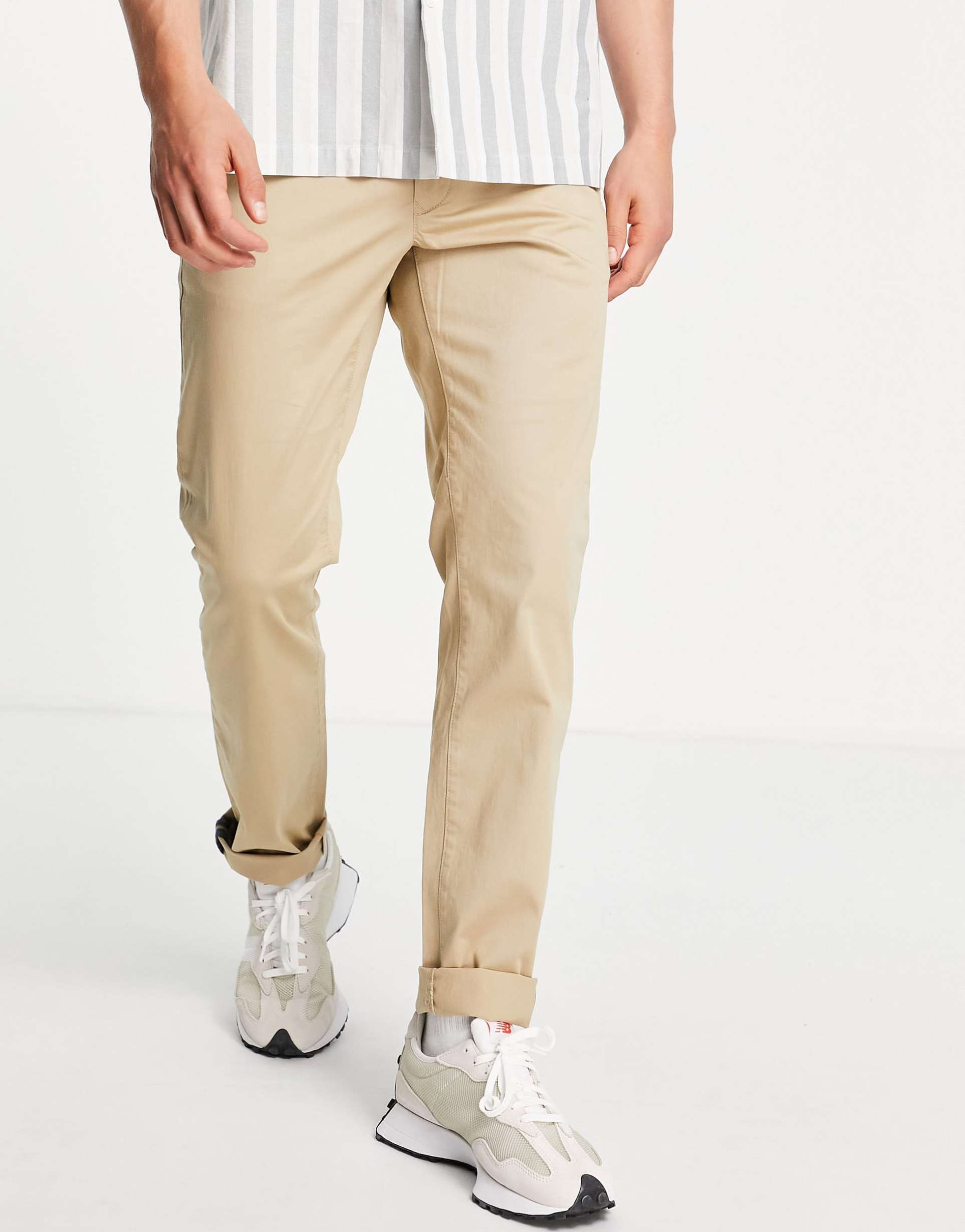 Узкие чиносы. Чинос мужские jack & jones. Штаны зауженные к низу мужские. Зауженные чиносы мужские. Мужские чинос на шнуровке.