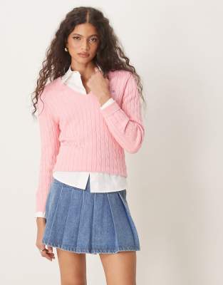 Gant - Pull à col V en maille de coton torsadée avec logo - Rose
