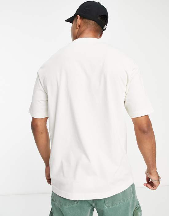 https://images.asos-media.com/products/gant-racquet-club-logo-print-t-shirt-relaxed-fit-in-cream/202831936-3?$n_550w$&wid=550&fit=constrain