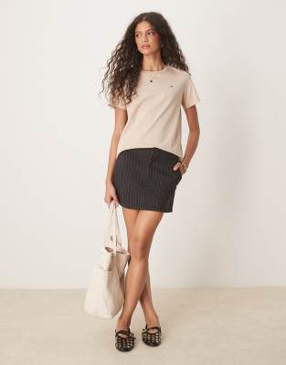 Gant Regular Fit Shield Logo T-shirt In Neutral